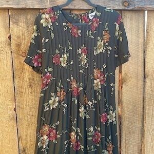 Vintage Darian Pleated Floral Short Sleeve Maxi Dress​